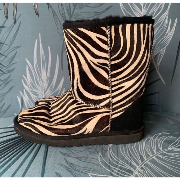 UGG Classic Short Exotic Zebra Print Shearling Sheepskin CALF HAIR Boots sz 6 - Picture 2 of 10